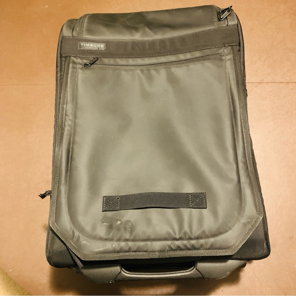 Timbuk2 Co-Pilot Luggage Rolling Suitcase Size Small Black 22"